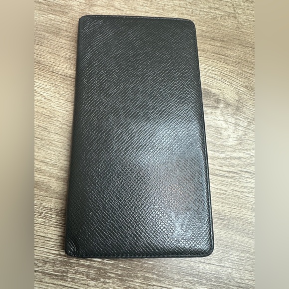 LOUIS VUITTON Taiga Long Wallet - Picture 1 of 6